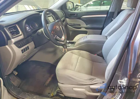 2018 Toyota Highlander Le z USA, uszkodzony, nr VIN 5TDZZRFH2JS256864